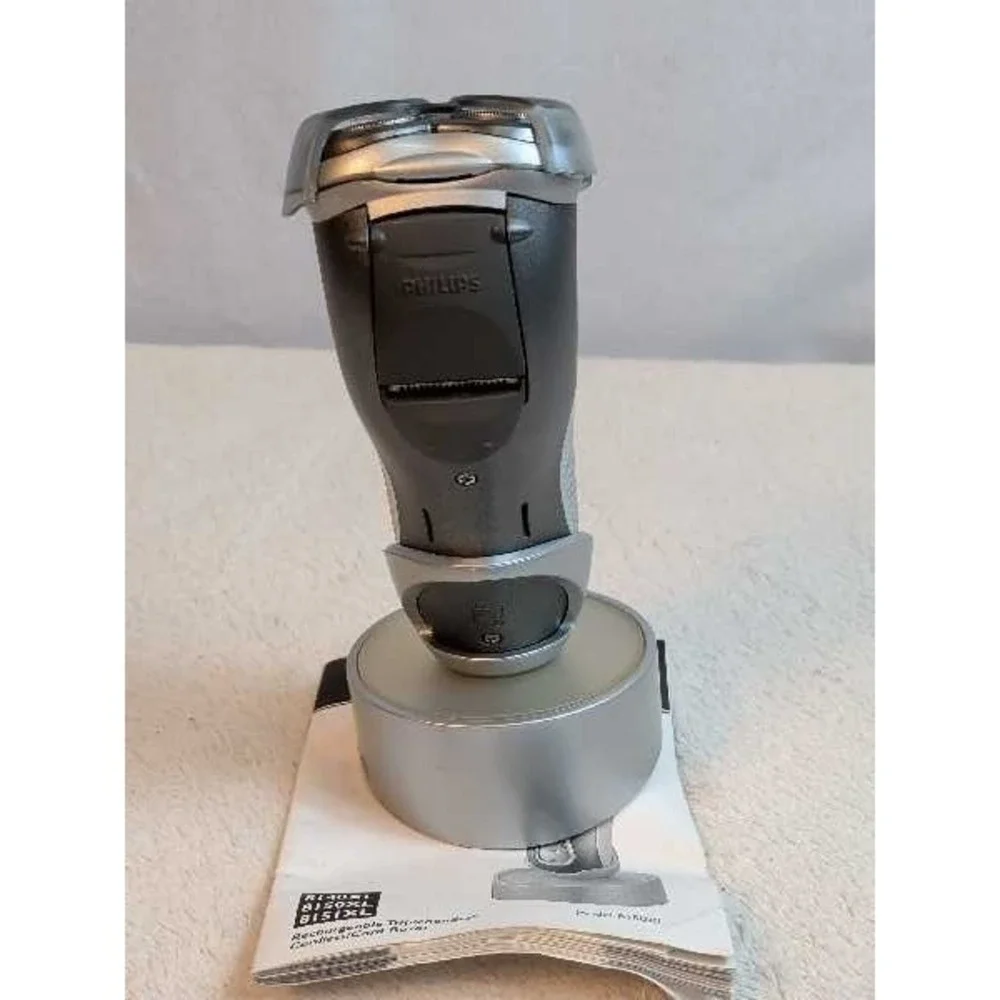 Philips Norelco 8140XL Speed-XL Rechargeable Tripleheader Razor